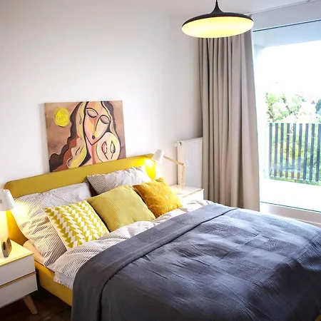 Priestranný Dizajnový 2-izbový V Centre Trnavy S Výhľadom Na Mestskú Vežue Apartamento *