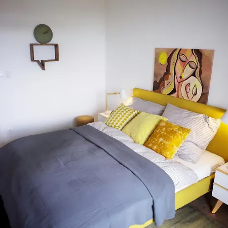 Priestranný Dizajnový 2-izbový V Centre Trnavy S Výhľadom Na Mestskú Vežue * Trnava