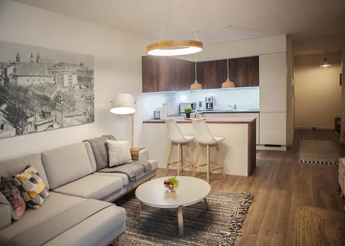 Priestranný Dizajnový 2-izbový V Centre Trnavy S Výhľadom Na Mestskú Vežue Trnava